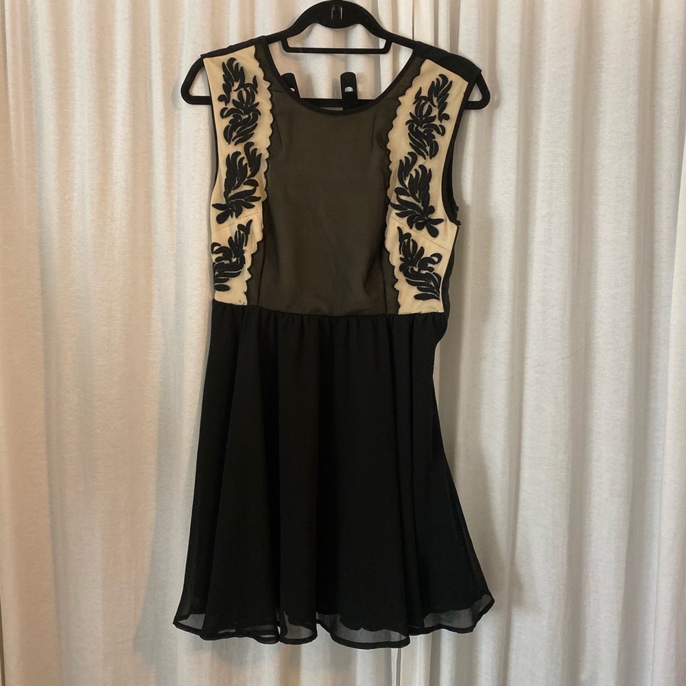 Pins and Needles dress size 4
